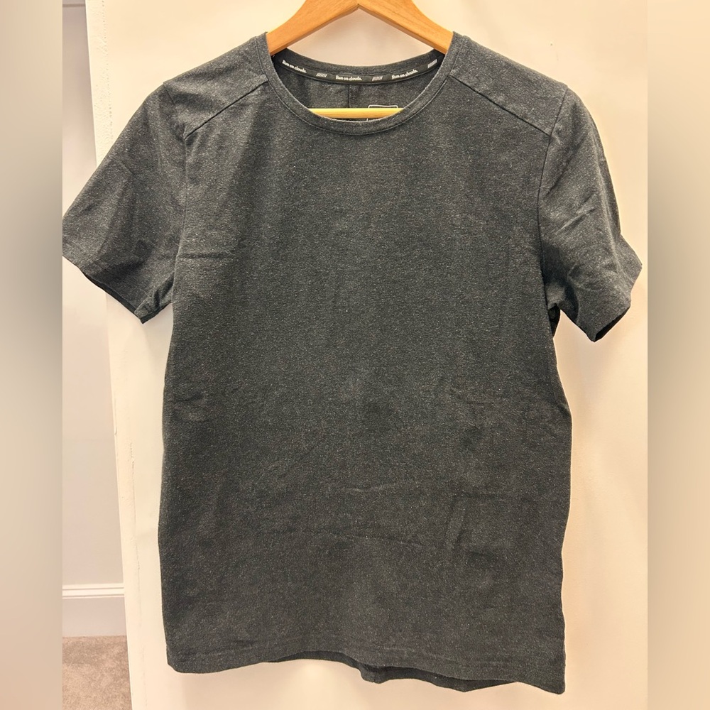 Two like new men’s On Cloud t-shirts